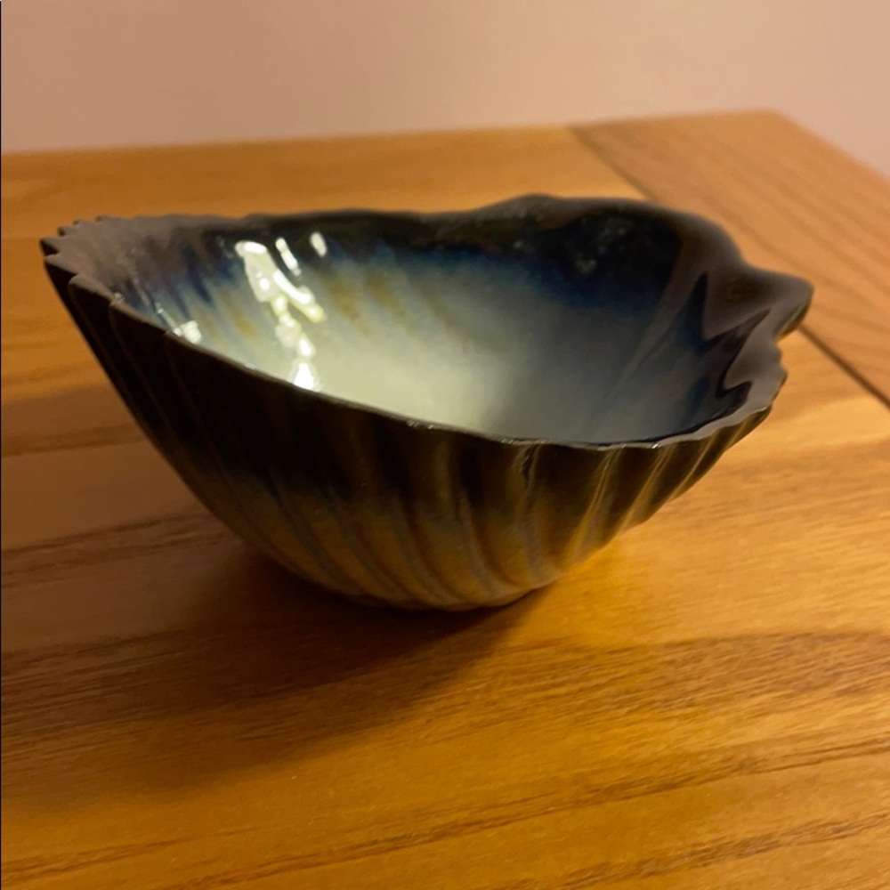 Ceramic Shell Small Bowl - Picture 3 of 4
